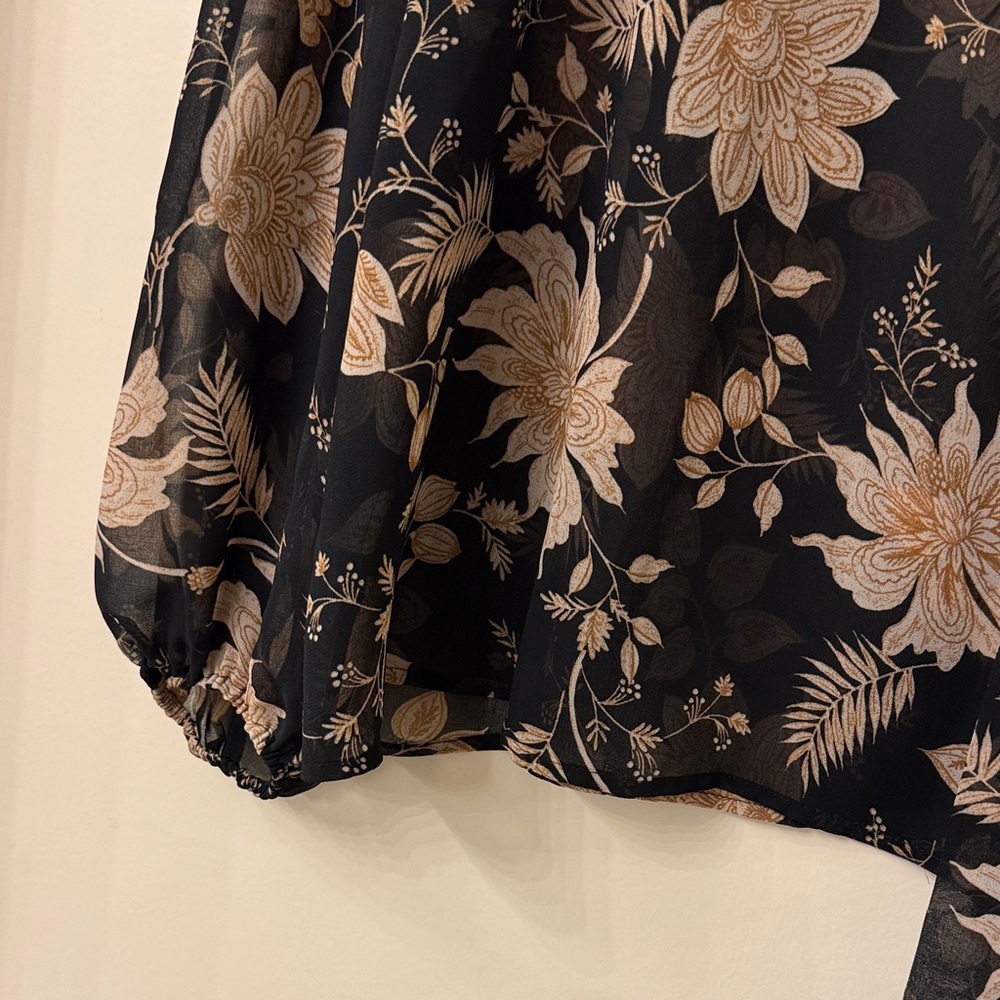 Sanctuary Black and Cream Floral Blouse - Size Small - Picture 3 of 4